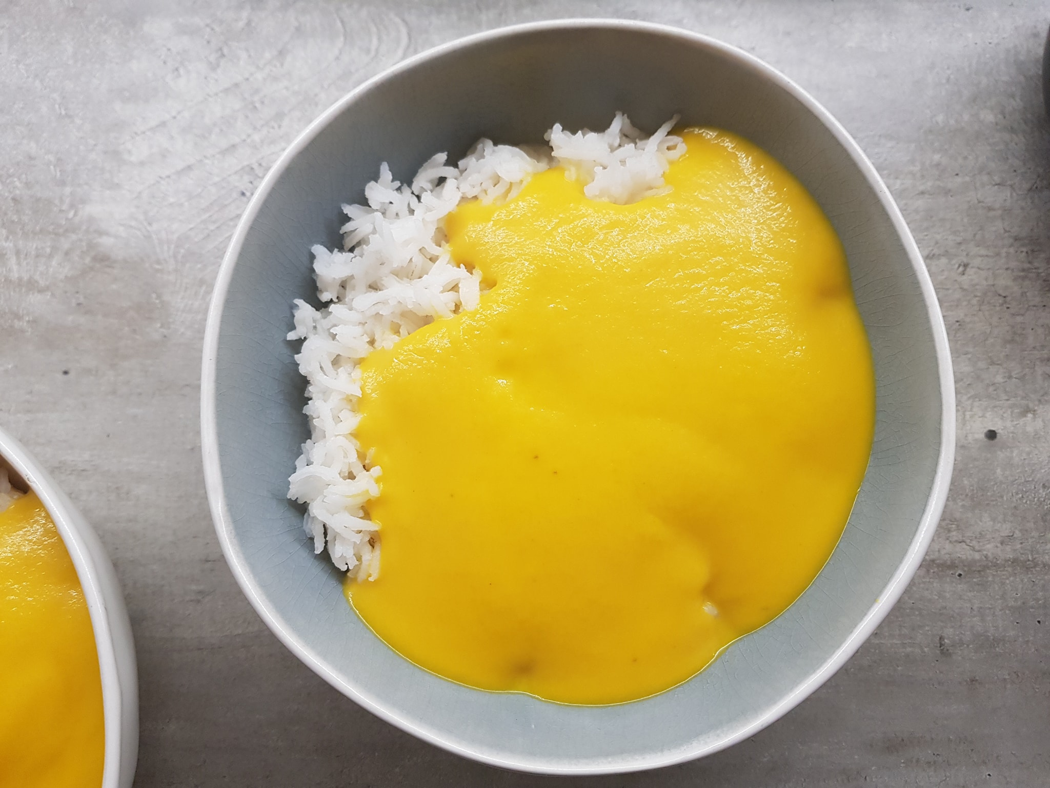 Crema di carote, cocco e curry con riso jasmine
